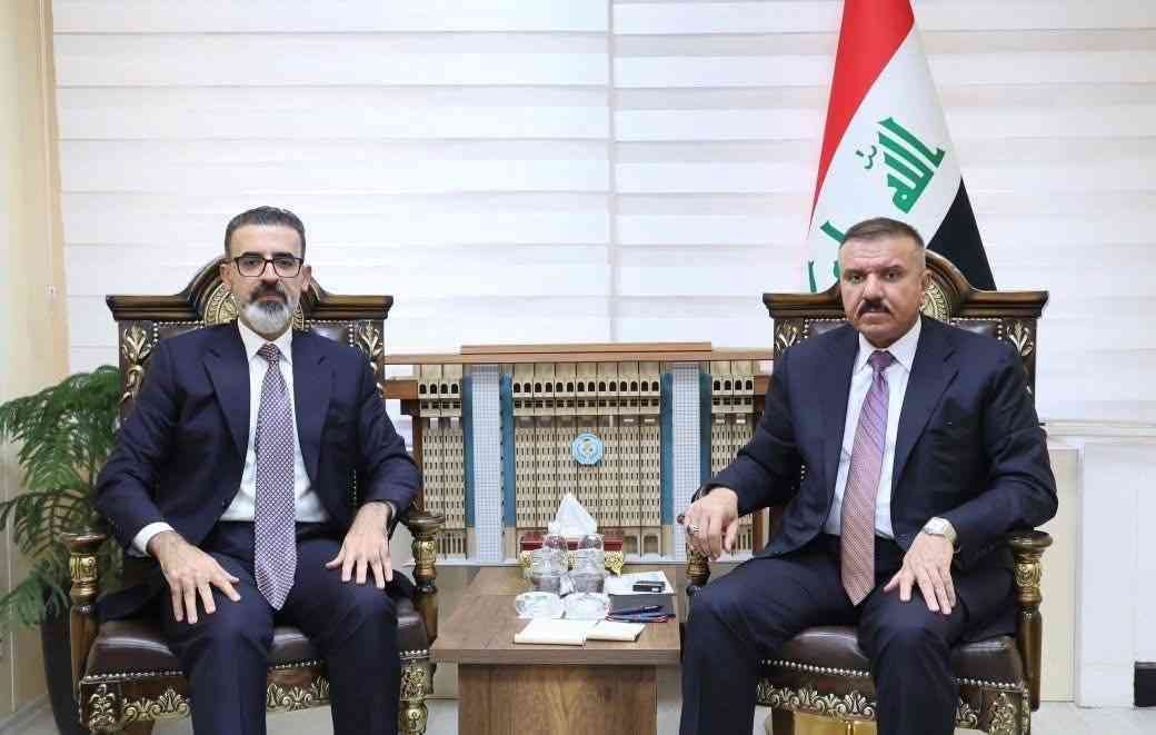 وزير الداخلية يلتقي محافظ كركوك   لبحث تعزيز الأمن والاستقرار