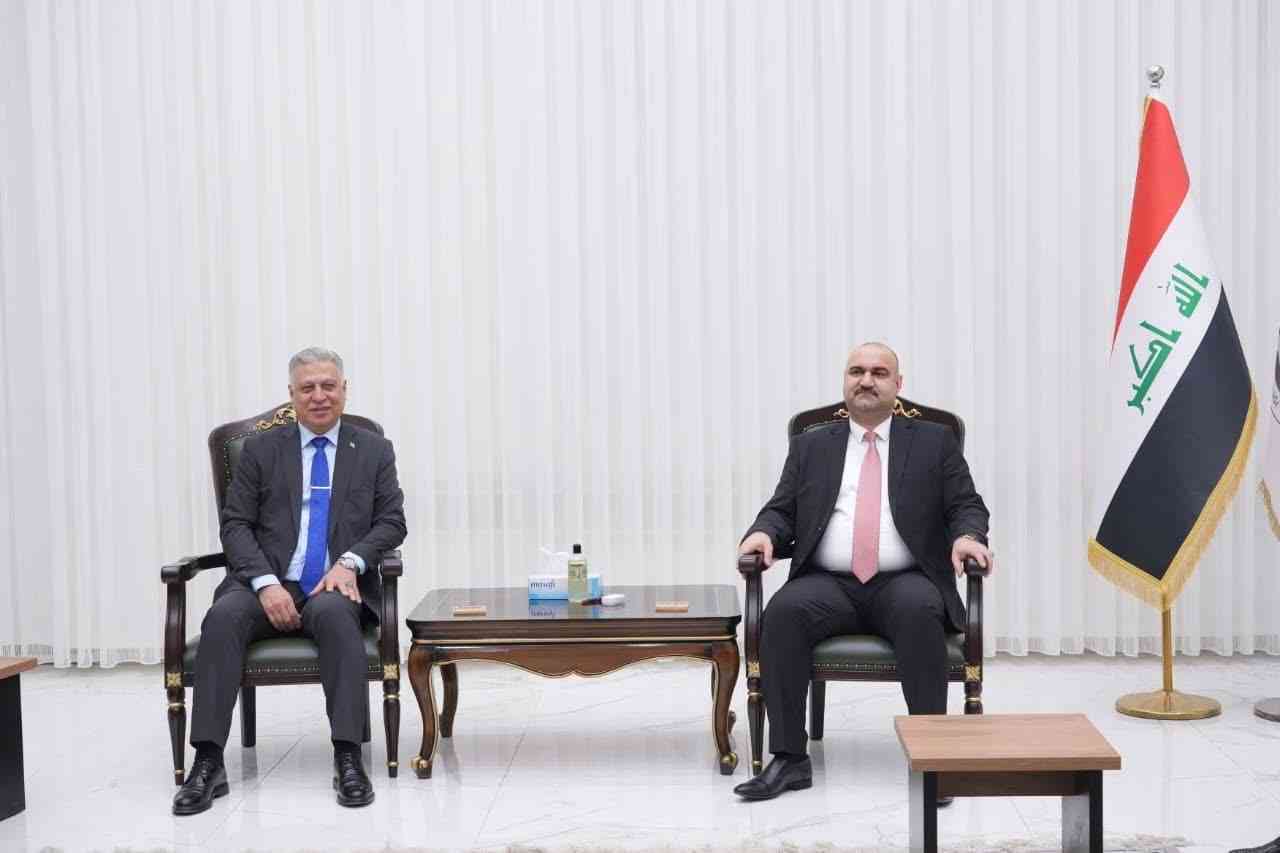 استقبل السيد محافظ كركوك محمد سمعان اغا السيد رئيس الكتلة التركمانية في البرلمان العراقي النائب ارشد الصالحي وعضو مجلس النواب الست گولسل محمد عبد الرحمن مقرر مجلس النواب العراقي .