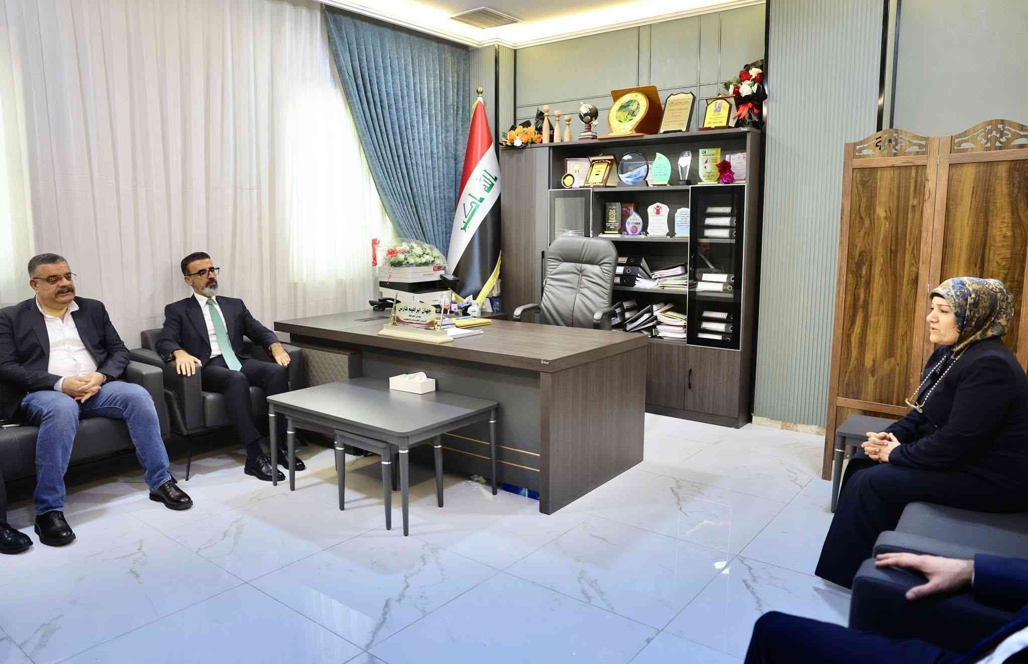 قدم السيد محافظ كركوك ريبوار طه   العزاء إلى المهندسة جهان إبراهيم فارس معاون المحافظ لشؤون الخدمات والتطوير برحيل المغفور له عمها المرحوم (إسماعيل فارس سعيد ).